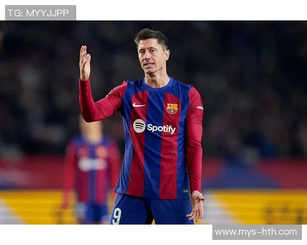 莱万多夫斯基国家队表现出色，力争夺回巴萨首发位置